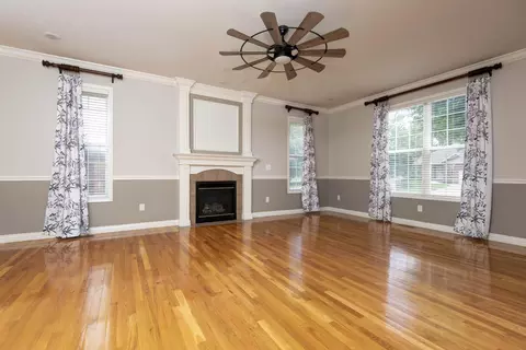 Living - 3871 W Olivia St, Springfield, MO 65810 photo 1 of 10