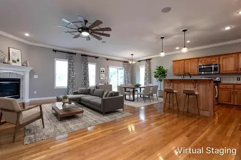 Living - 3871 W Olivia St, Springfield, MO 65810 photo 8 of 10