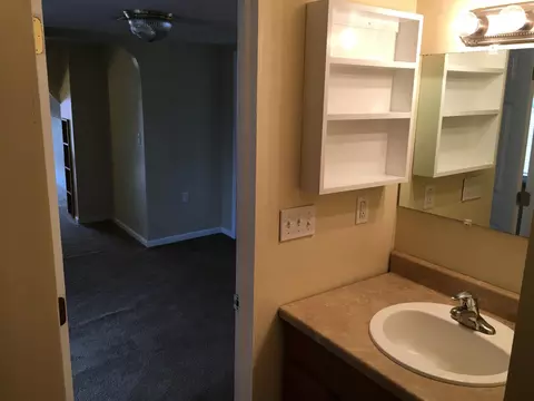 Bath - 930 W Poplar St, Springfield, MO 65802 photo 2 of 2