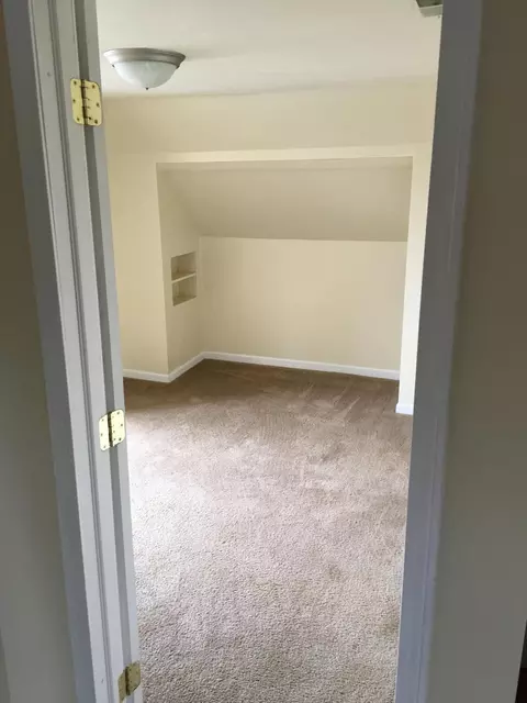 Bedroom - 930 W Poplar St, Springfield, MO 65802 photo 2 of 5