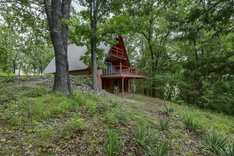 5088 Fox Rd, Reeds Spring, MO 65737