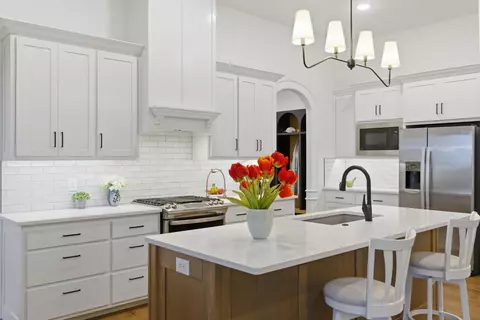 Kitchen - 4411 E Hidden Oak St, Springfield, MO 65802 photo 2 of 3