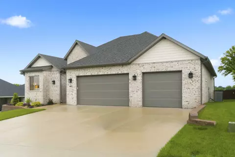 Exterior - 4411 E Hidden Oak St, Springfield, MO 65802 photo 5 of 16