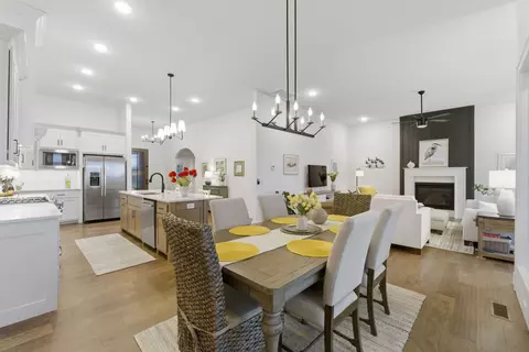 Dining - 4411 E Hidden Oak St, Springfield, MO 65802 photo 2 of 3