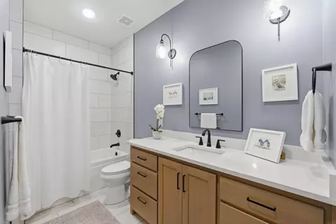 Bath - 4411 E Hidden Oak St, Springfield, MO 65802 photo 4 of 6