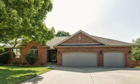 3560 W Edgewood Ct, Springfield, MO 65807