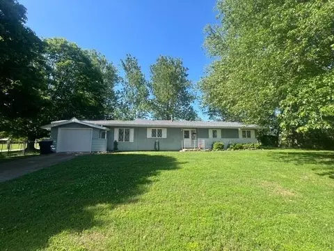 607 E Summit St, Republic, MO 65738