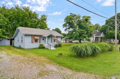 1214 S Market St, Mount Vernon, MO 65712