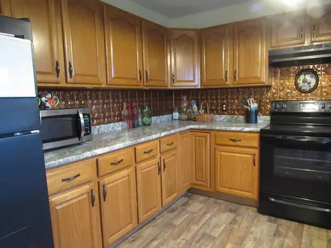 Kitchen - 547 N Dill St, Marshfield, MO 65706 photo 5 of 8