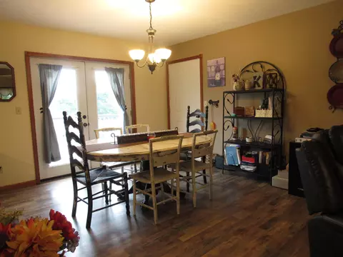 Dining - 547 N Dill St, Marshfield, MO 65706 photo 1 of 2
