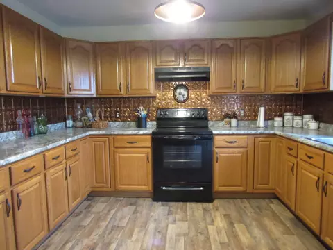 Kitchen - 547 N Dill St, Marshfield, MO 65706 photo 3 of 8