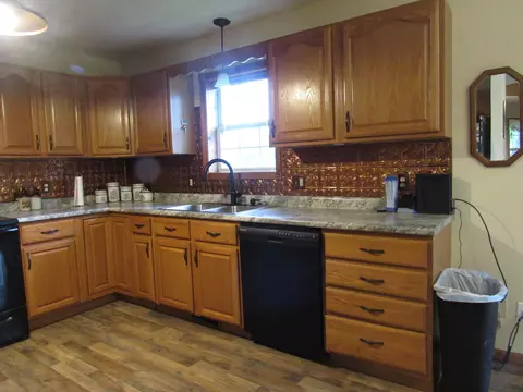 Kitchen - 547 N Dill St, Marshfield, MO 65706 photo 4 of 8
