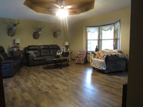 Living - 547 N Dill St, Marshfield, MO 65706 photo 1 of 6