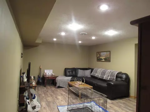 Living - 547 N Dill St, Marshfield, MO 65706 photo 2 of 6