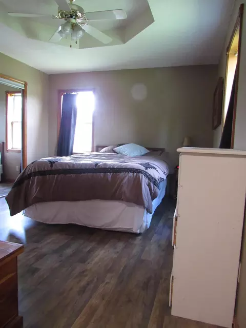 Bedroom - 547 N Dill St, Marshfield, MO 65706 photo 3 of 8