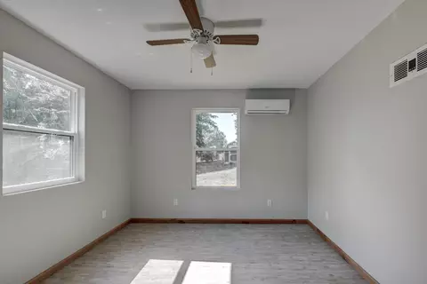 Bedroom - 717 Benham Ave, Neosho, MO 64850 photo 7 of 11