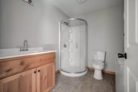 Bath - 717 Benham Ave, Neosho, MO 64850 photo 3 of 4