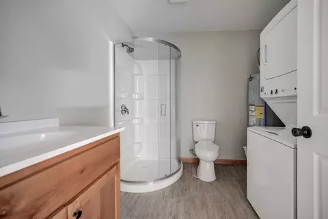 Bath - 717 Benham Ave, Neosho, MO 64850 photo 4 of 4