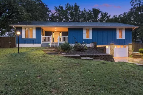 2207 E Cardinal St, Springfield, MO 65804