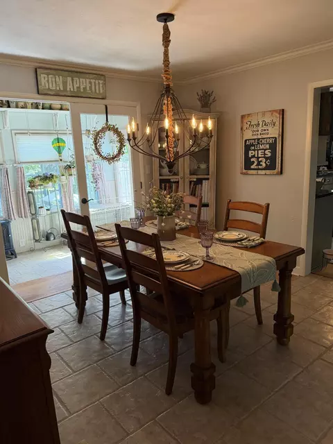 Dining - 1910 E Greenwood St, Springfield, MO 65804 photo 5 of 5