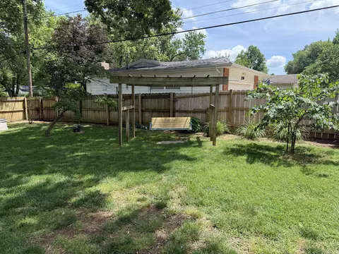 Exterior - 1910 E Greenwood St, Springfield, MO 65804 photo 13 of 14