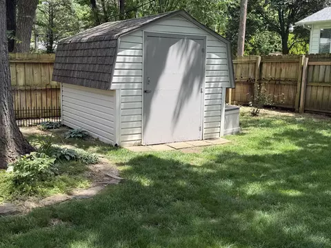 Exterior - 1910 E Greenwood St, Springfield, MO 65804 photo 14 of 14
