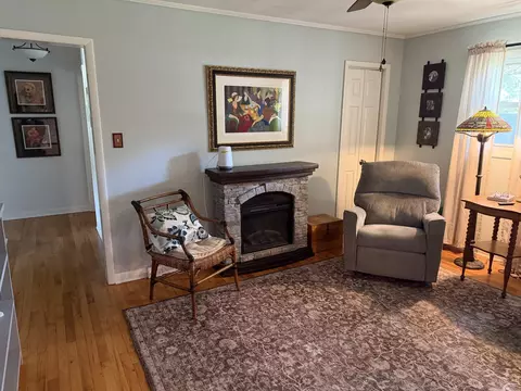 Living - 1910 E Greenwood St, Springfield, MO 65804 photo 6 of 8