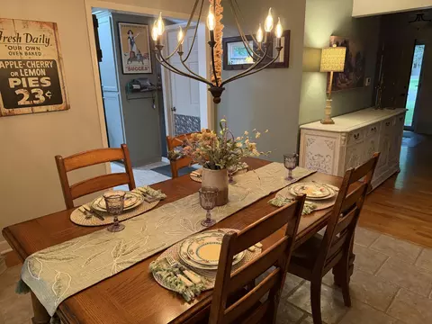 Dining - 1910 E Greenwood St, Springfield, MO 65804 photo 4 of 5
