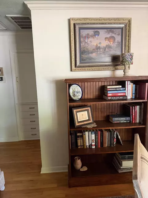 Entry Way - 1910 E Greenwood St, Springfield, MO 65804 photo 3 of 4