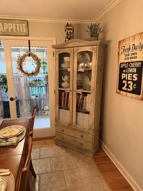 Dining - 1910 E Greenwood St, Springfield, MO 65804 photo 1 of 5