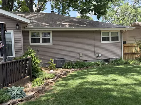 Exterior - 1910 E Greenwood St, Springfield, MO 65804 photo 10 of 14