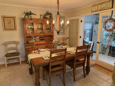 Dining - 1910 E Greenwood St, Springfield, MO 65804 photo 2 of 5