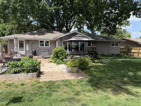 Exterior - 1910 E Greenwood St, Springfield, MO 65804 photo 11 of 14