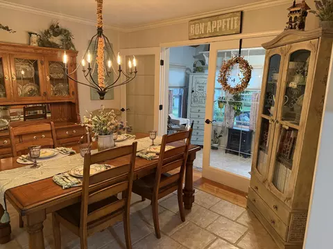 Dining - 1910 E Greenwood St, Springfield, MO 65804 photo 3 of 5