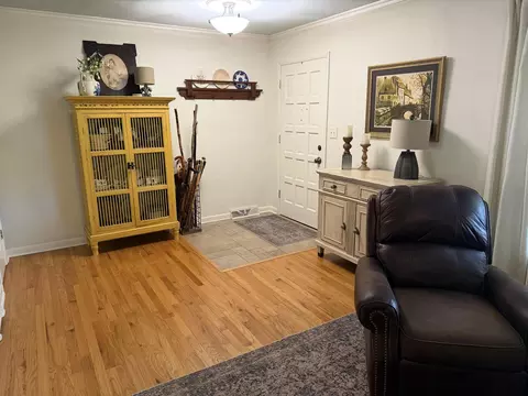 Entry Way - 1910 E Greenwood St, Springfield, MO 65804 photo 1 of 4