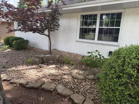 Exterior - 1910 E Greenwood St, Springfield, MO 65804 photo 3 of 14