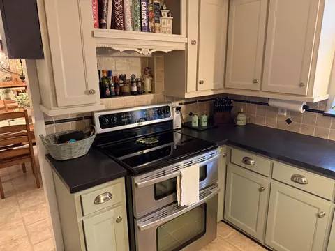 Kitchen - 1910 E Greenwood St, Springfield, MO 65804 photo 1 of 6