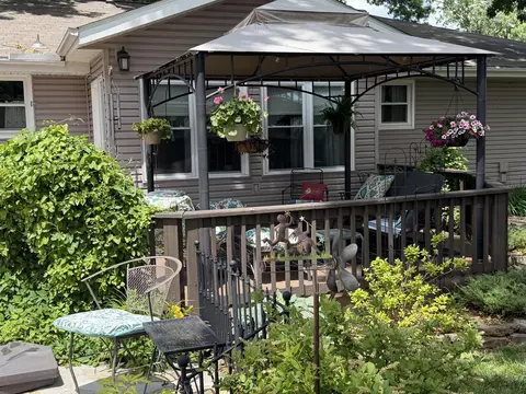 Exterior - 1910 E Greenwood St, Springfield, MO 65804 photo 9 of 14