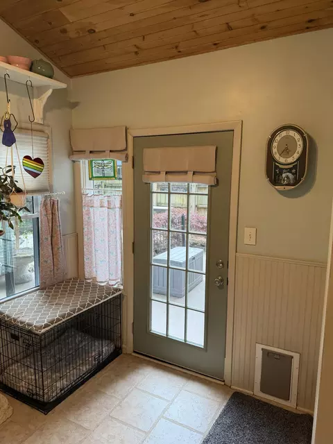 Entry Way - 1910 E Greenwood St, Springfield, MO 65804 photo 4 of 4