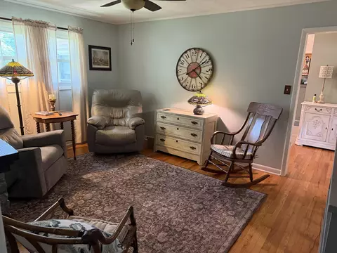 Living - 1910 E Greenwood St, Springfield, MO 65804 photo 5 of 8