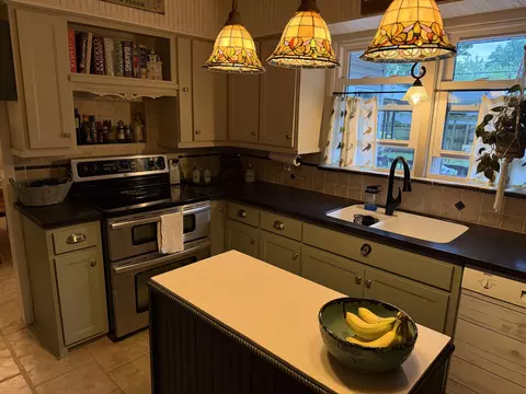 Kitchen - 1910 E Greenwood St, Springfield, MO 65804 photo 2 of 6