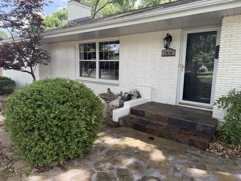 Exterior - 1910 E Greenwood St, Springfield, MO 65804 photo 2 of 14