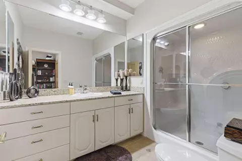 Bath - 3711 E Castlebay Ct, Springfield, MO 65809 photo 8 of 9