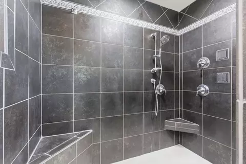 Bath - 3711 E Castlebay Ct, Springfield, MO 65809 photo 4 of 9