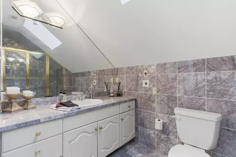 Bath - 3711 E Castlebay Ct, Springfield, MO 65809 photo 5 of 9