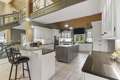 Kitchen - 3711 E Castlebay Ct, Springfield, MO 65809 photo 3 of 6