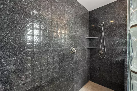 Bath - 3711 E Castlebay Ct, Springfield, MO 65809 photo 6 of 9