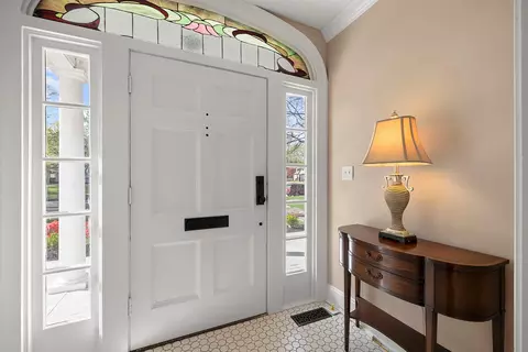 Entry Way - 1307 E Delmar St, Springfield, MO 65804 photo 2 of 20
