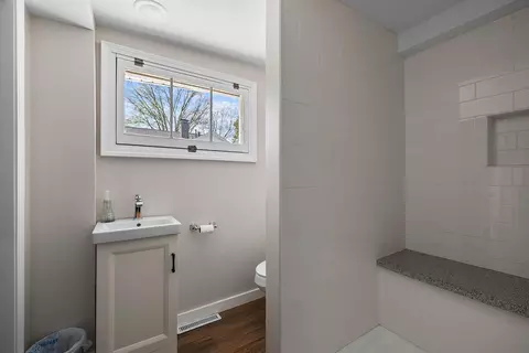 Bath - 1307 E Delmar St, Springfield, MO 65804 photo 6 of 8
