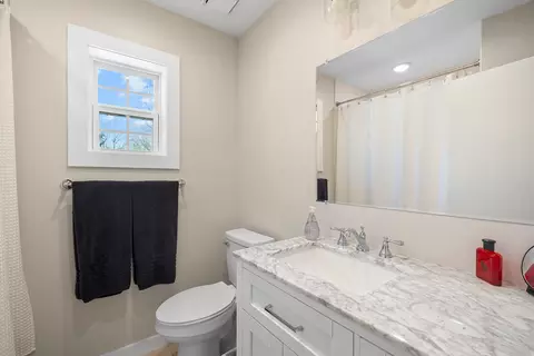 Bath - 1307 E Delmar St, Springfield, MO 65804 photo 5 of 8